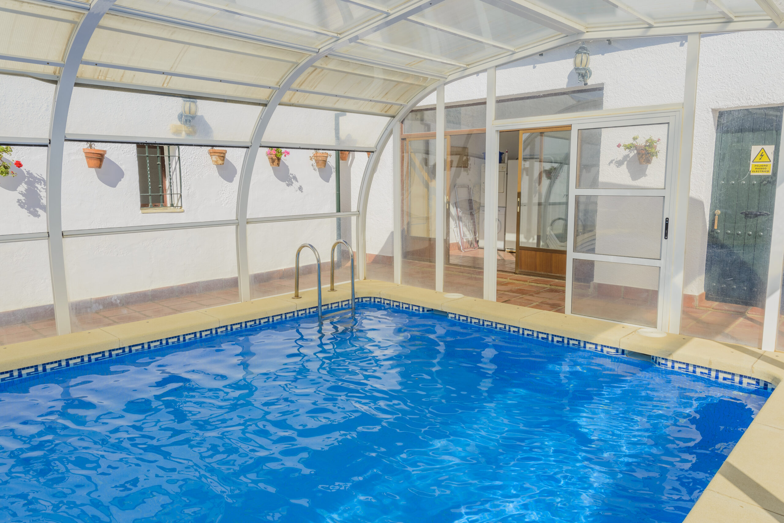 Piscina climatizada en casa rural para grupos en Córdoba
